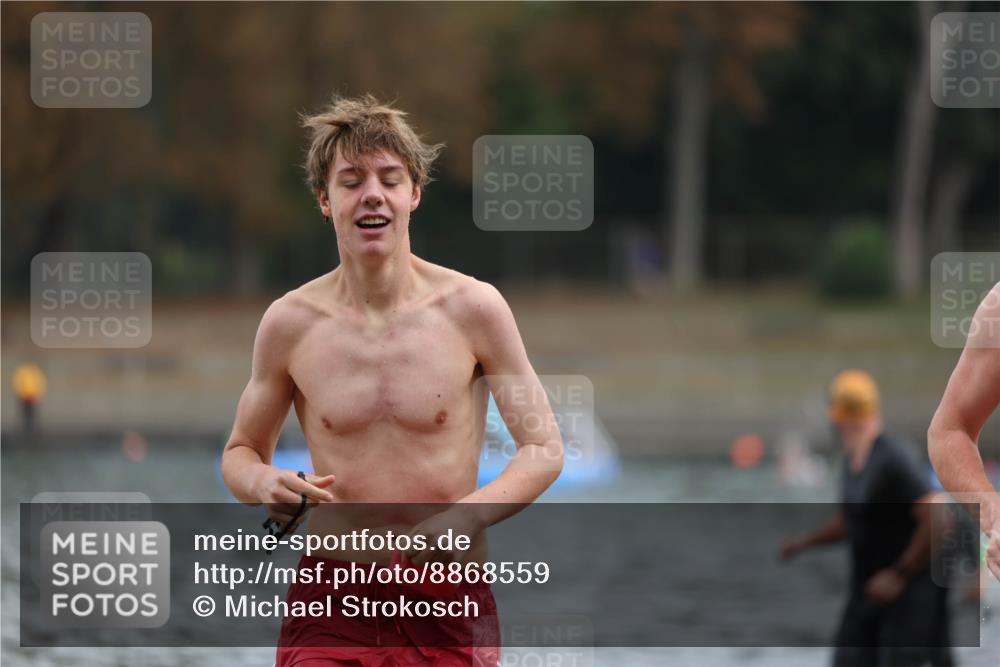 14.09.2025 - Stadtparktriathlon Michael Strokosch http://msf.ph/oto/8868559 14.09.2025 10:32:50 Schwimmen 723, 736, 776, 786, 802, 816, 821 meine-sportfotos.de