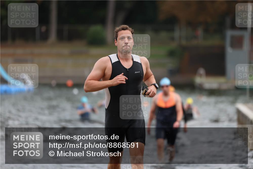 14.09.2025 - Stadtparktriathlon Michael Strokosch http://msf.ph/oto/8868591 14.09.2025 10:33:02 Schwimmen 739, 750, 779, 786, 787 meine-sportfotos.de