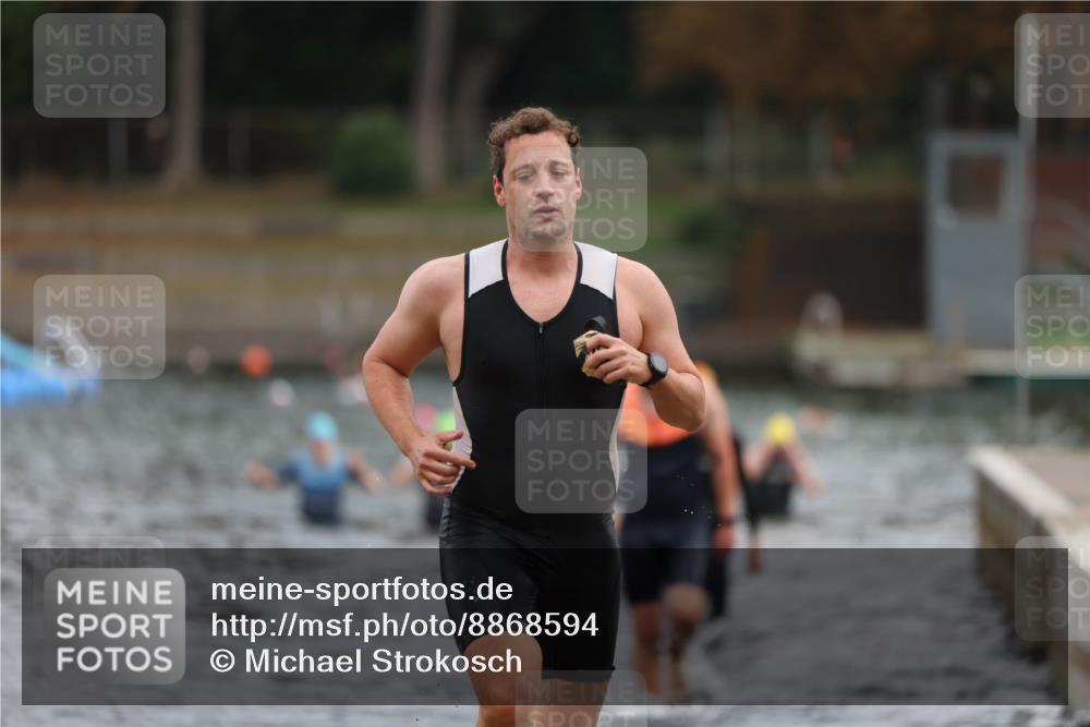 14.09.2025 - Stadtparktriathlon Michael Strokosch http://msf.ph/oto/8868594 14.09.2025 10:33:03 Schwimmen 739, 750, 779, 787 meine-sportfotos.de