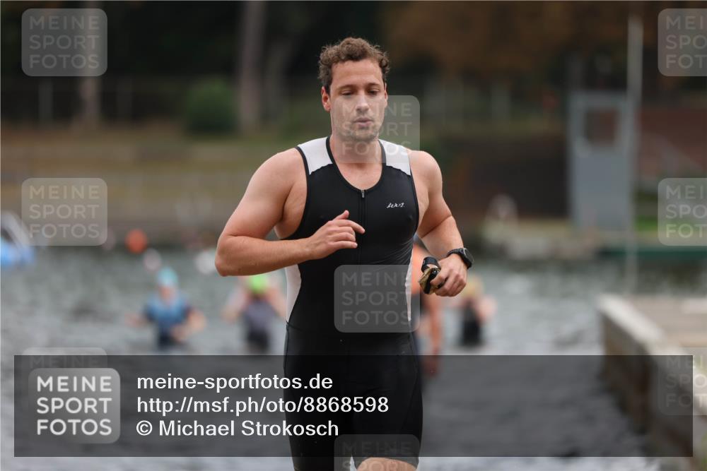 14.09.2025 - Stadtparktriathlon Michael Strokosch http://msf.ph/oto/8868598 14.09.2025 10:33:03 Schwimmen 739, 750, 779, 787 meine-sportfotos.de