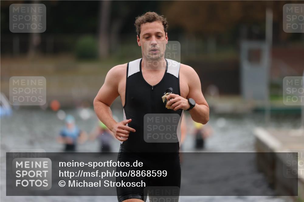 14.09.2025 - Stadtparktriathlon Michael Strokosch http://msf.ph/oto/8868599 14.09.2025 10:33:03 Schwimmen 739, 750, 779, 787 meine-sportfotos.de