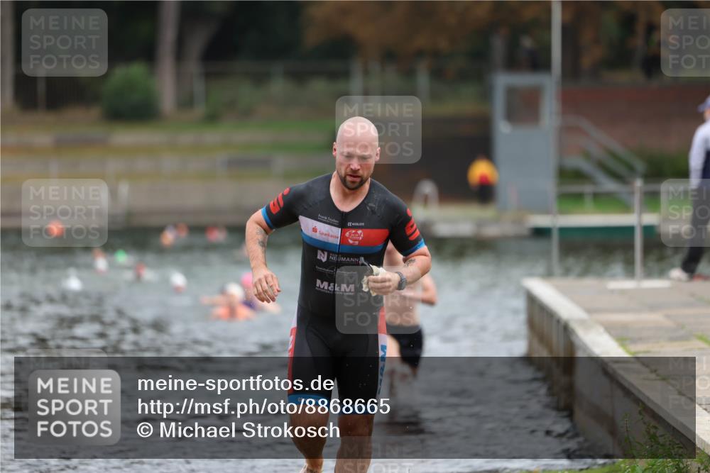 14.09.2025 - Stadtparktriathlon Michael Strokosch http://msf.ph/oto/8868665 14.09.2025 10:33:40 Schwimmen 765, 818 meine-sportfotos.de