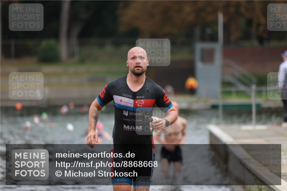 14.09.2025 - Stadtparktriathlon Michael Strokosch http://msf.ph/oto/8868668 14.09.2025 10:33:41 Schwimmen 765, 818 meine-sportfotos.de