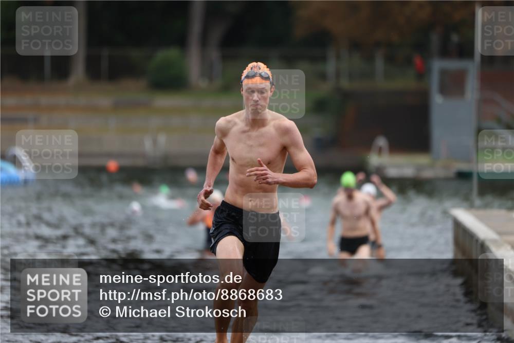 14.09.2025 - Stadtparktriathlon Michael Strokosch http://msf.ph/oto/8868683 14.09.2025 10:33:45 Schwimmen 754, 765, 818 meine-sportfotos.de