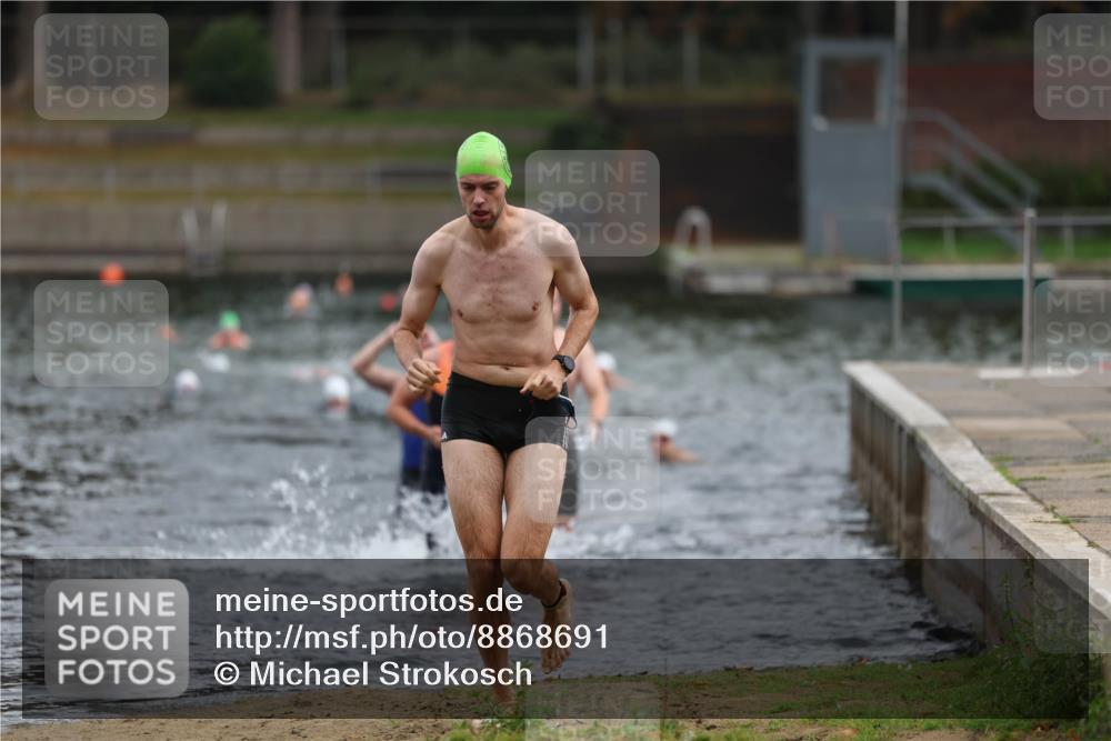 14.09.2025 - Stadtparktriathlon Michael Strokosch http://msf.ph/oto/8868691 14.09.2025 10:33:54 Schwimmen 754, 778, 791, 820 meine-sportfotos.de