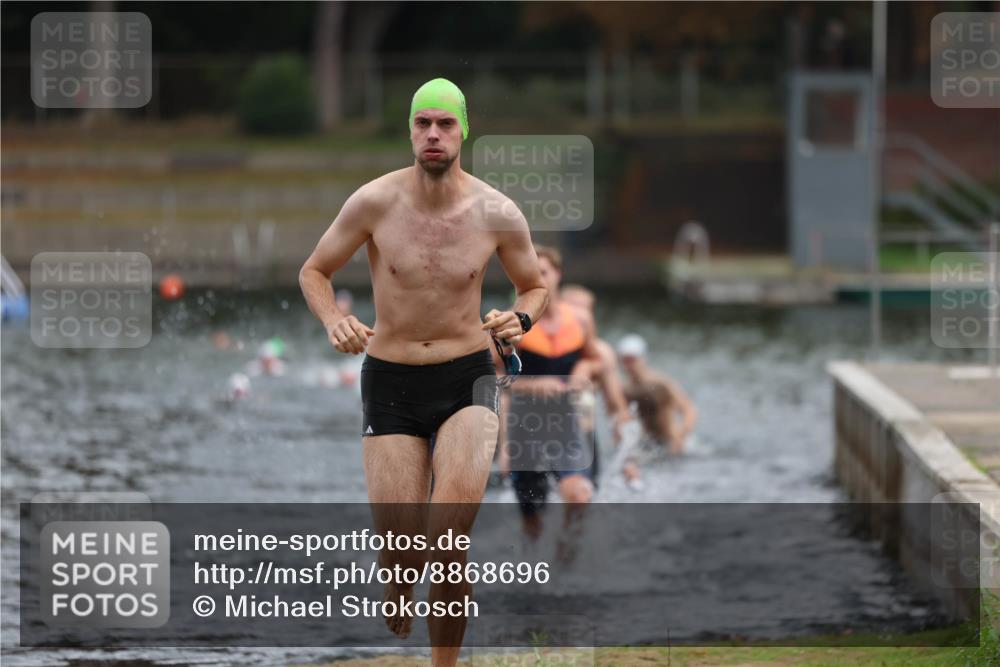 14.09.2025 - Stadtparktriathlon Michael Strokosch http://msf.ph/oto/8868696 14.09.2025 10:33:55 Schwimmen 754, 778, 791, 820 meine-sportfotos.de