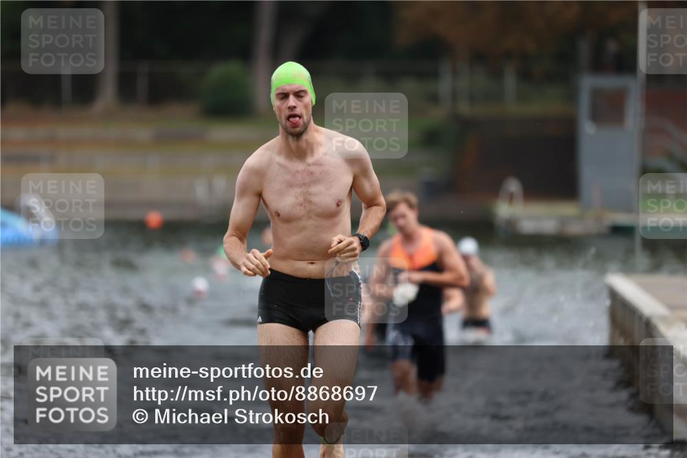 14.09.2025 - Stadtparktriathlon Michael Strokosch http://msf.ph/oto/8868697 14.09.2025 10:33:55 Schwimmen 754, 778, 791, 820 meine-sportfotos.de
