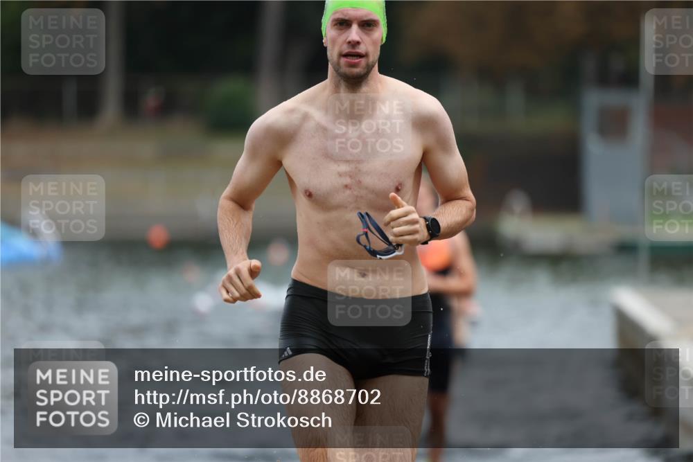 14.09.2025 - Stadtparktriathlon Michael Strokosch http://msf.ph/oto/8868702 14.09.2025 10:33:56 Schwimmen 754, 778, 791, 820 meine-sportfotos.de