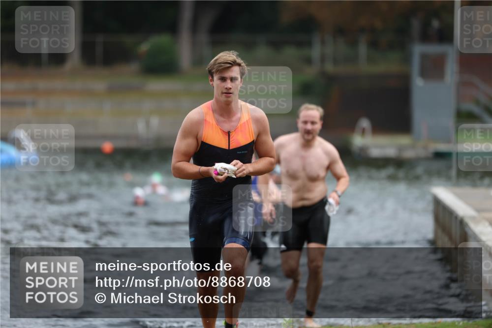 14.09.2025 - Stadtparktriathlon Michael Strokosch http://msf.ph/oto/8868708 14.09.2025 10:33:58 Schwimmen 729, 754, 778, 791, 820 meine-sportfotos.de