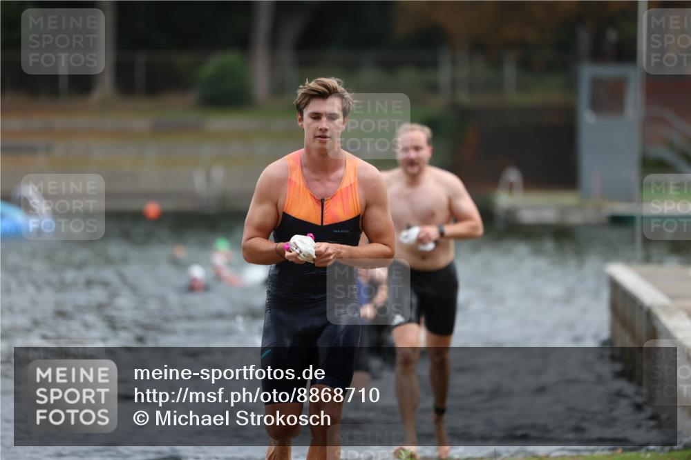 14.09.2025 - Stadtparktriathlon Michael Strokosch http://msf.ph/oto/8868710 14.09.2025 10:33:58 Schwimmen 729, 754, 778, 791, 820 meine-sportfotos.de
