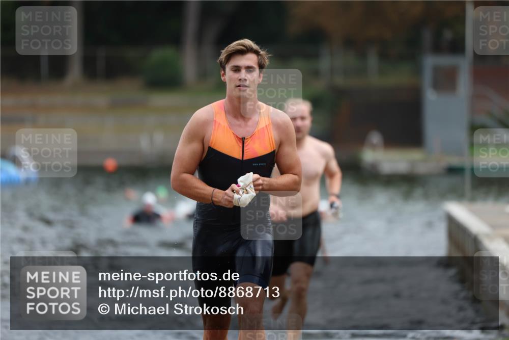 14.09.2025 - Stadtparktriathlon Michael Strokosch http://msf.ph/oto/8868713 14.09.2025 10:33:59 Schwimmen 729, 754, 778, 791, 820 meine-sportfotos.de