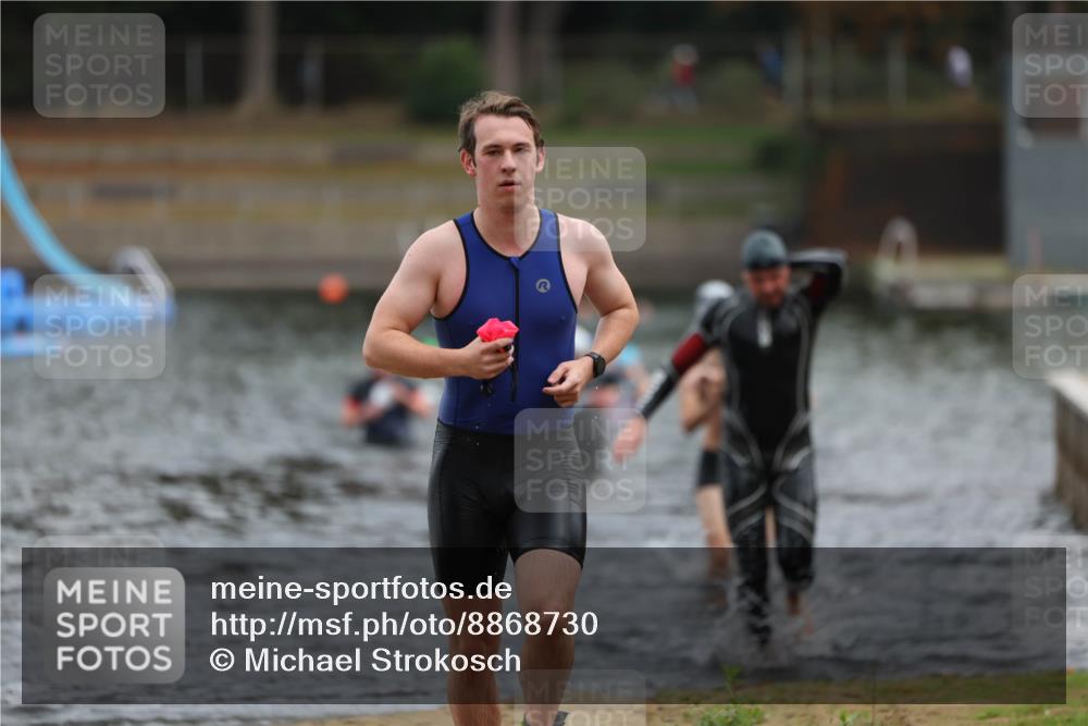 14.09.2025 - Stadtparktriathlon Michael Strokosch http://msf.ph/oto/8868730 14.09.2025 10:34:04 Schwimmen 729, 771, 778, 820 meine-sportfotos.de