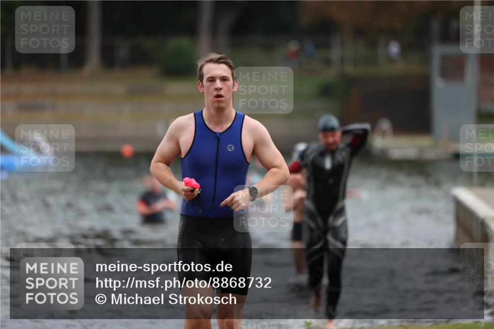 14.09.2025 - Stadtparktriathlon Michael Strokosch http://msf.ph/oto/8868732 14.09.2025 10:34:04 Schwimmen 729, 771, 778, 820 meine-sportfotos.de