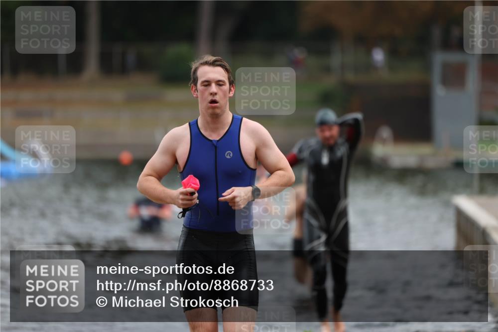 14.09.2025 - Stadtparktriathlon Michael Strokosch http://msf.ph/oto/8868733 14.09.2025 10:34:05 Schwimmen 729, 771, 778, 820 meine-sportfotos.de