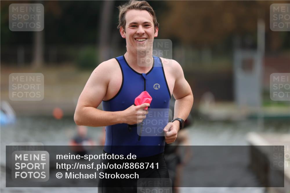 14.09.2025 - Stadtparktriathlon Michael Strokosch http://msf.ph/oto/8868741 14.09.2025 10:34:06 Schwimmen 729, 771, 778, 820 meine-sportfotos.de