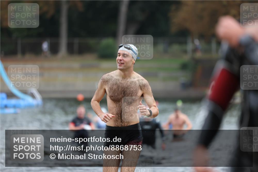 14.09.2025 - Stadtparktriathlon Michael Strokosch http://msf.ph/oto/8868753 14.09.2025 10:34:11 Schwimmen 729, 771, 774 meine-sportfotos.de