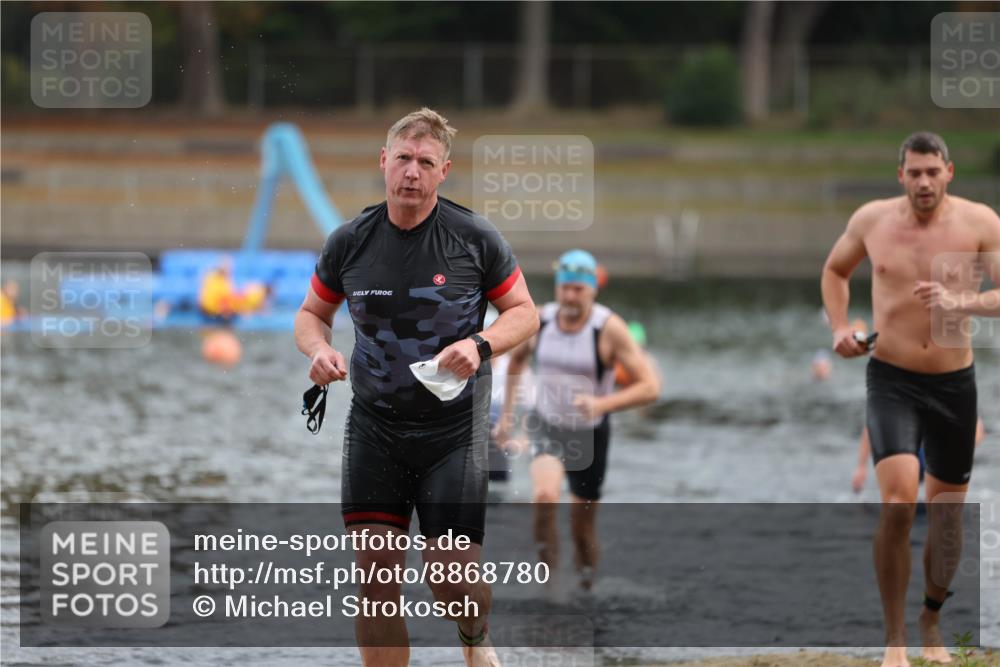 14.09.2025 - Stadtparktriathlon Michael Strokosch http://msf.ph/oto/8868780 14.09.2025 10:34:25 Schwimmen 728, 744, 746, 755, 774, 803 meine-sportfotos.de
