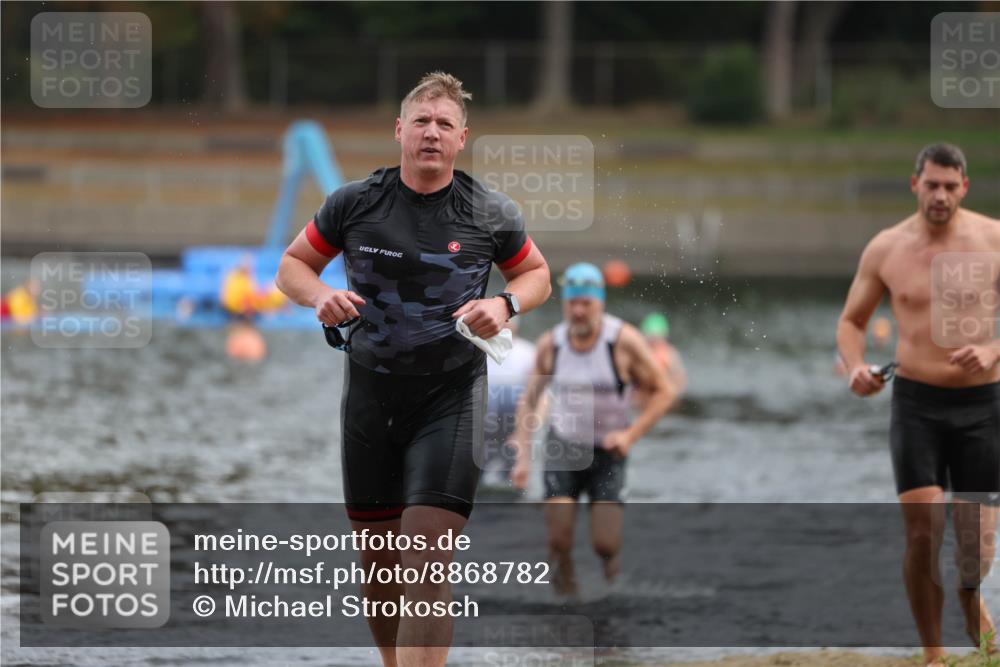 14.09.2025 - Stadtparktriathlon Michael Strokosch http://msf.ph/oto/8868782 14.09.2025 10:34:25 Schwimmen 728, 744, 746, 755, 774, 803 meine-sportfotos.de