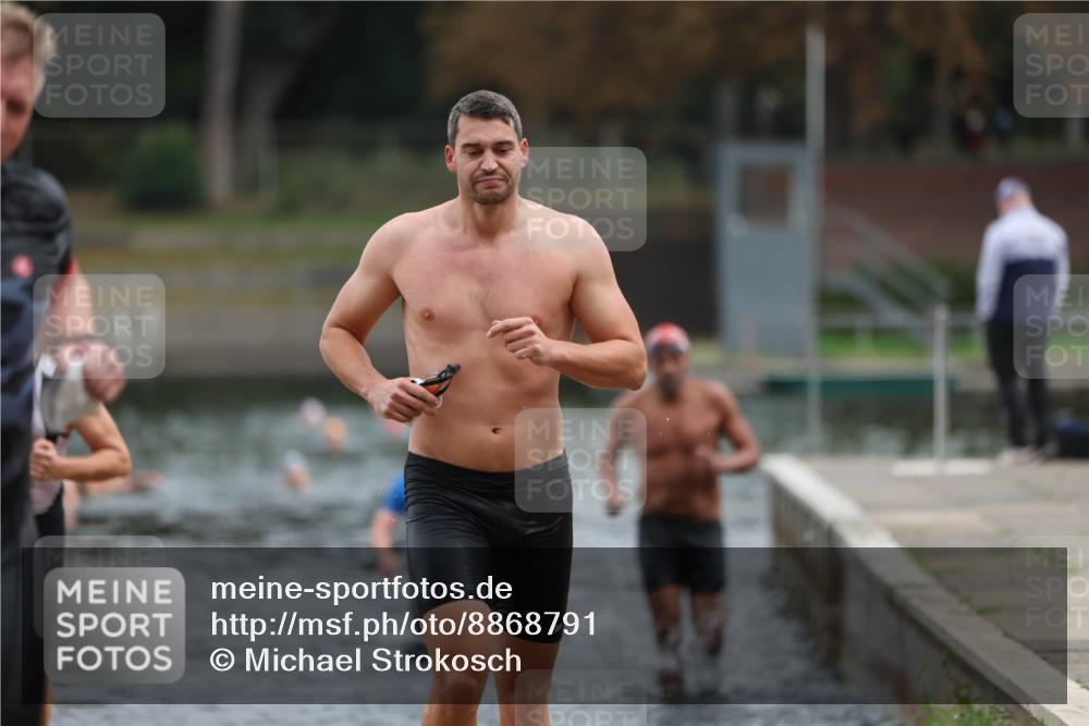 14.09.2025 - Stadtparktriathlon Michael Strokosch http://msf.ph/oto/8868791 14.09.2025 10:34:27 Schwimmen 728, 744, 746, 755, 774, 803 meine-sportfotos.de