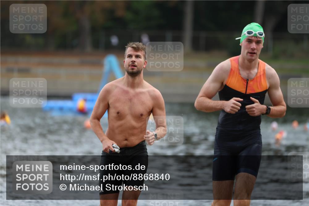 14.09.2025 - Stadtparktriathlon Michael Strokosch http://msf.ph/oto/8868840 14.09.2025 10:34:59 Schwimmen 772, 797, 806 meine-sportfotos.de