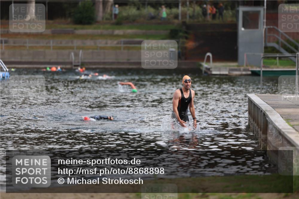 14.09.2025 - Stadtparktriathlon Michael Strokosch http://msf.ph/oto/8868898 14.09.2025 10:48:36 Schwimmen 823 meine-sportfotos.de