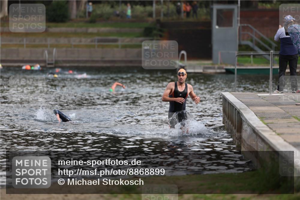 14.09.2025 - Stadtparktriathlon Michael Strokosch http://msf.ph/oto/8868899 14.09.2025 10:48:37 Schwimmen 823 meine-sportfotos.de