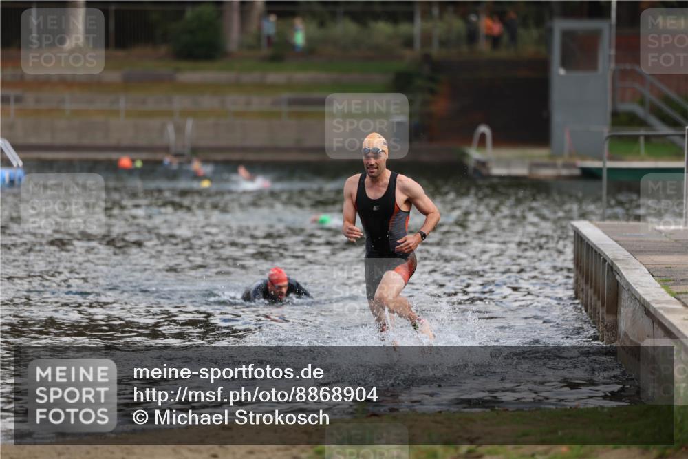 14.09.2025 - Stadtparktriathlon Michael Strokosch http://msf.ph/oto/8868904 14.09.2025 10:48:40 Schwimmen 823, 880 meine-sportfotos.de