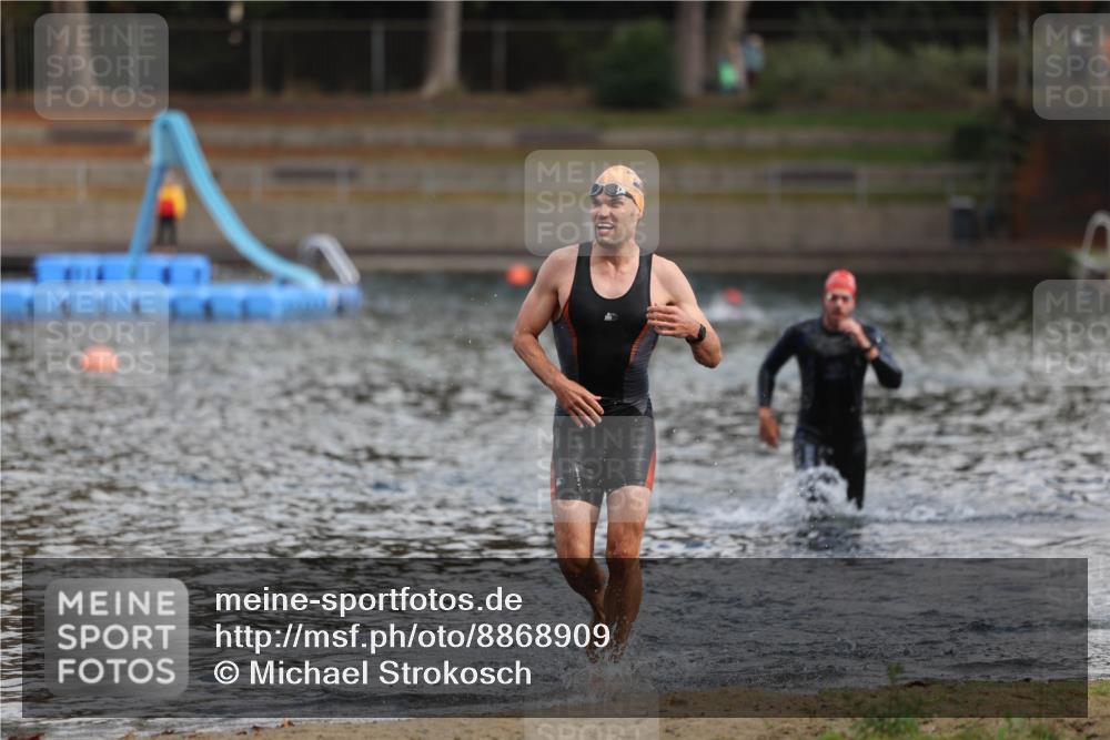 14.09.2025 - Stadtparktriathlon Michael Strokosch http://msf.ph/oto/8868909 14.09.2025 10:48:42 Schwimmen 823, 880 meine-sportfotos.de