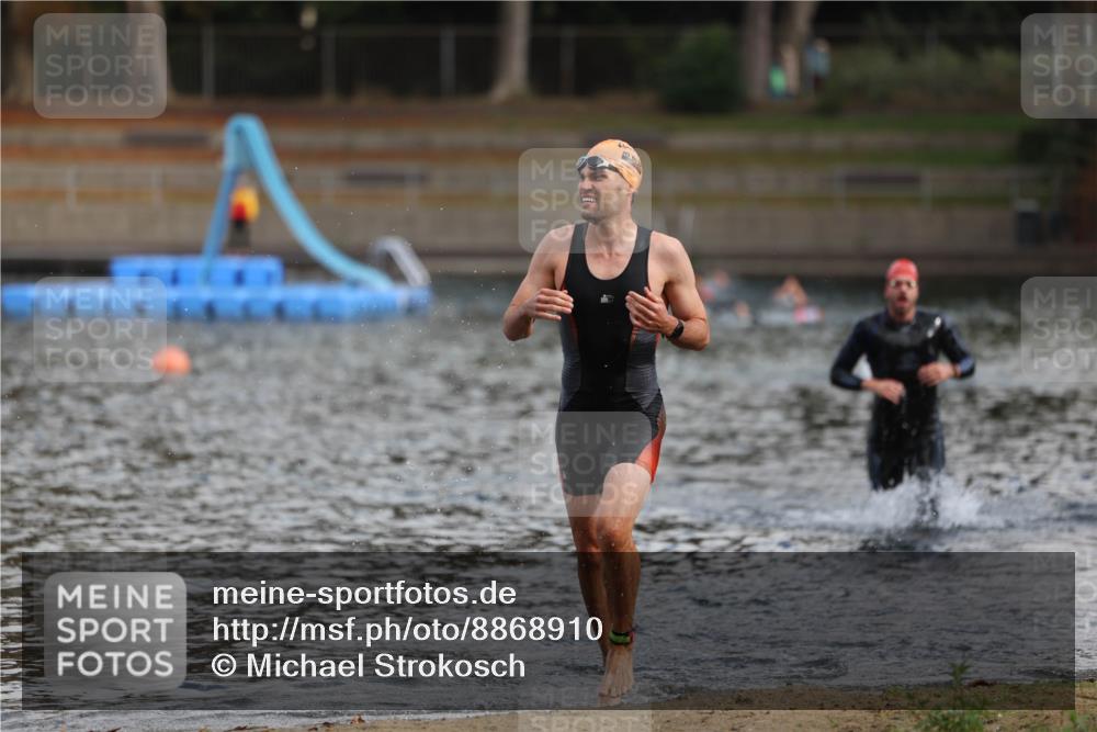 14.09.2025 - Stadtparktriathlon Michael Strokosch http://msf.ph/oto/8868910 14.09.2025 10:48:42 Schwimmen 823, 880 meine-sportfotos.de