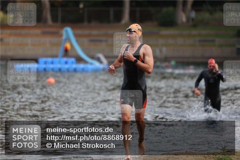 14.09.2025 - Stadtparktriathlon Michael Strokosch http://msf.ph/oto/8868912 14.09.2025 10:48:43 Schwimmen 823, 880 meine-sportfotos.de