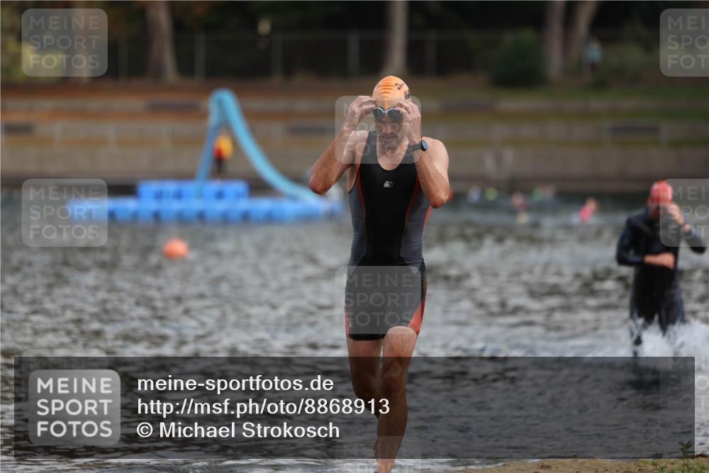 14.09.2025 - Stadtparktriathlon Michael Strokosch http://msf.ph/oto/8868913 14.09.2025 10:48:43 Schwimmen 823, 880 meine-sportfotos.de
