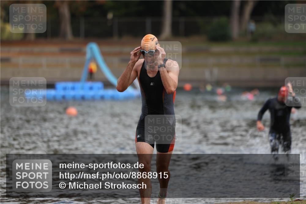 14.09.2025 - Stadtparktriathlon Michael Strokosch http://msf.ph/oto/8868915 14.09.2025 10:48:44 Schwimmen 823, 880 meine-sportfotos.de