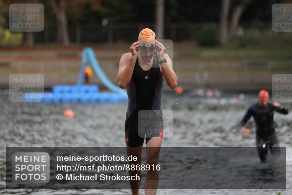14.09.2025 - Stadtparktriathlon Michael Strokosch http://msf.ph/oto/8868916 14.09.2025 10:48:44 Schwimmen 823, 880 meine-sportfotos.de