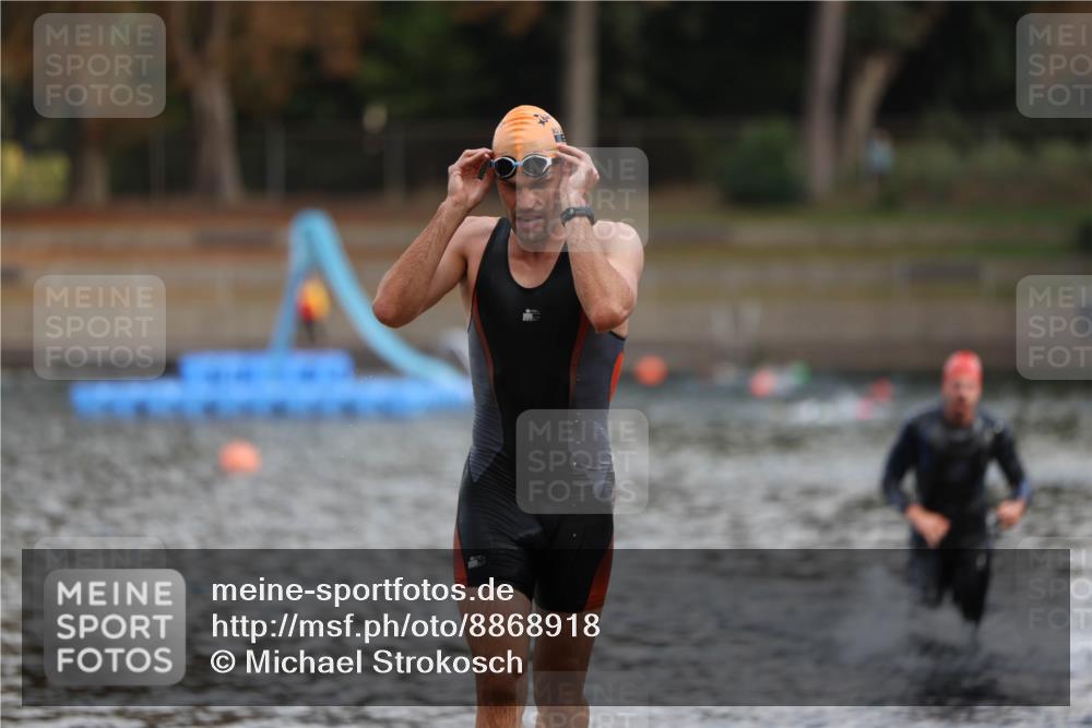 14.09.2025 - Stadtparktriathlon Michael Strokosch http://msf.ph/oto/8868918 14.09.2025 10:48:44 Schwimmen 823, 880 meine-sportfotos.de