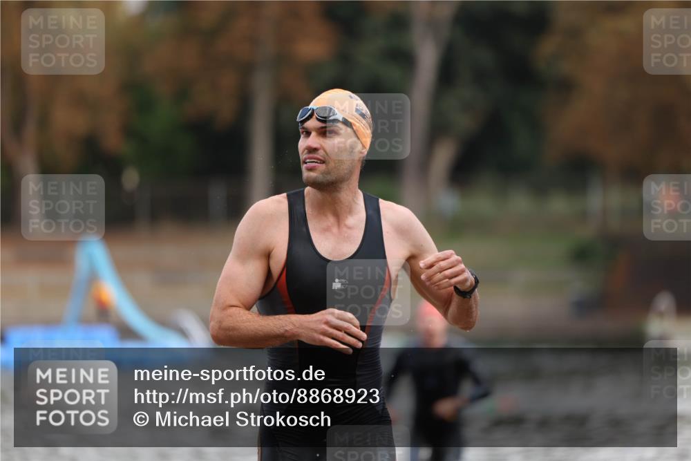 14.09.2025 - Stadtparktriathlon Michael Strokosch http://msf.ph/oto/8868923 14.09.2025 10:48:46 Schwimmen 823, 880 meine-sportfotos.de