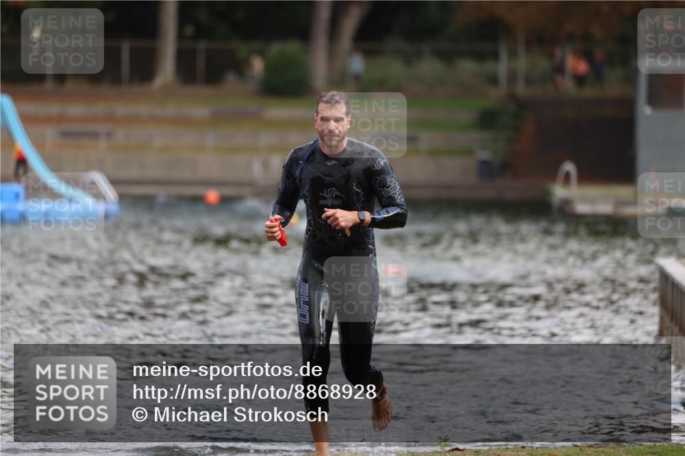 14.09.2025 - Stadtparktriathlon Michael Strokosch http://msf.ph/oto/8868928 14.09.2025 10:48:48 Schwimmen 823, 880 meine-sportfotos.de