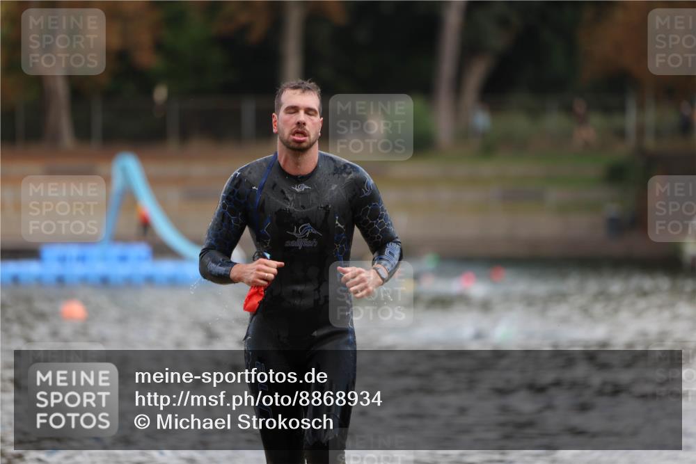 14.09.2025 - Stadtparktriathlon Michael Strokosch http://msf.ph/oto/8868934 14.09.2025 10:48:49 Schwimmen 823, 880 meine-sportfotos.de