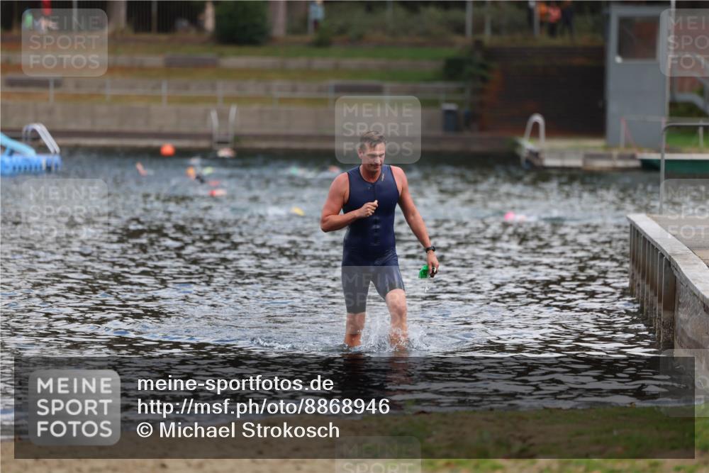 14.09.2025 - Stadtparktriathlon Michael Strokosch http://msf.ph/oto/8868946 14.09.2025 10:49:14 Schwimmen 901 meine-sportfotos.de