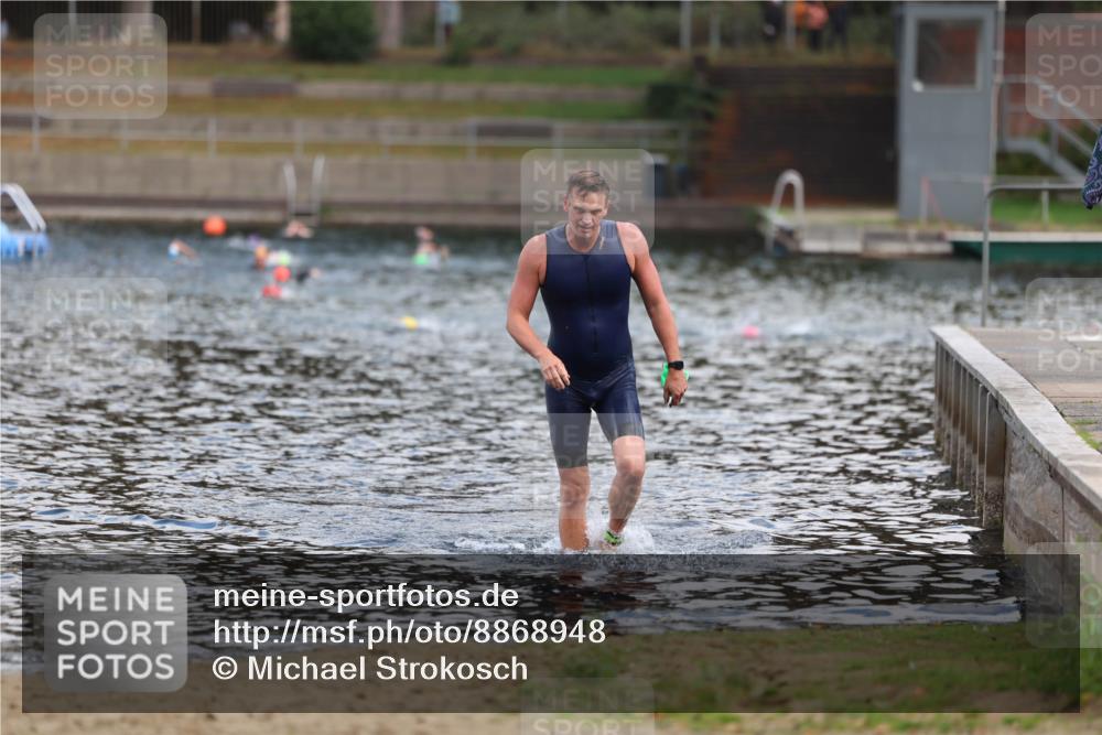 14.09.2025 - Stadtparktriathlon Michael Strokosch http://msf.ph/oto/8868948 14.09.2025 10:49:15 Schwimmen 901 meine-sportfotos.de