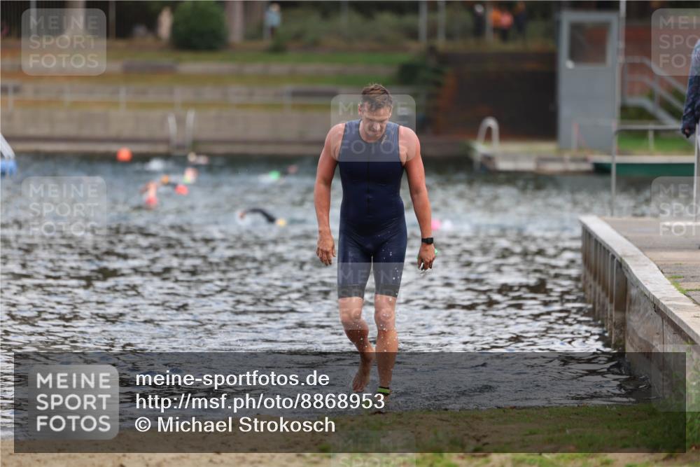 14.09.2025 - Stadtparktriathlon Michael Strokosch http://msf.ph/oto/8868953 14.09.2025 10:49:18 Schwimmen 901 meine-sportfotos.de