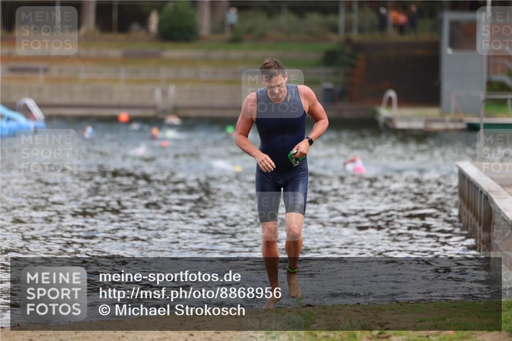14.09.2025 - Stadtparktriathlon Michael Strokosch http://msf.ph/oto/8868956 14.09.2025 10:49:19 Schwimmen 901 meine-sportfotos.de