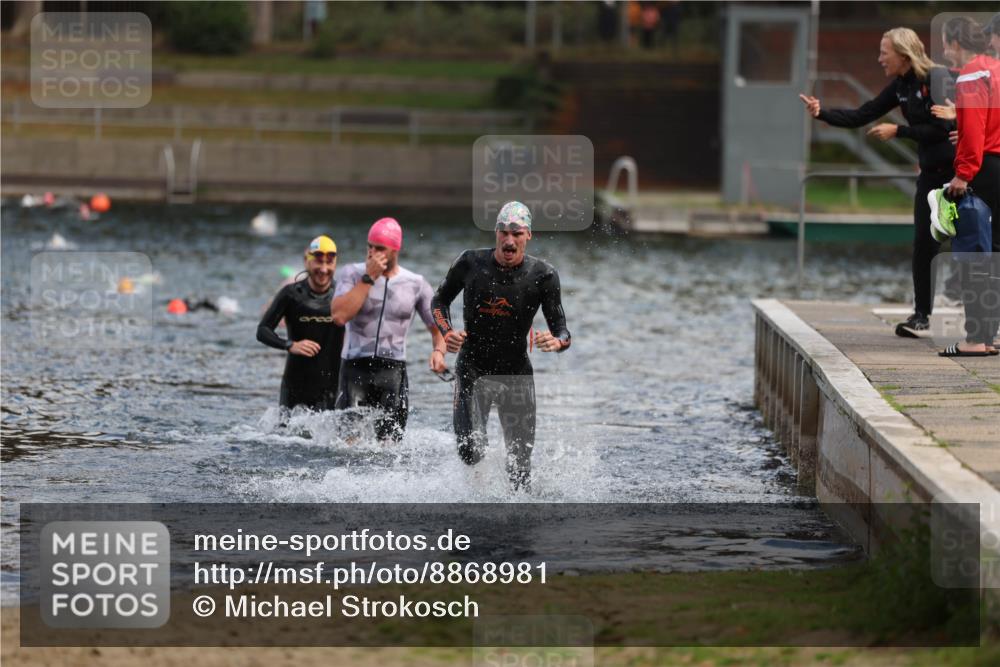 14.09.2025 - Stadtparktriathlon Michael Strokosch http://msf.ph/oto/8868981 14.09.2025 10:49:44 Schwimmen 825, 842, 865 meine-sportfotos.de