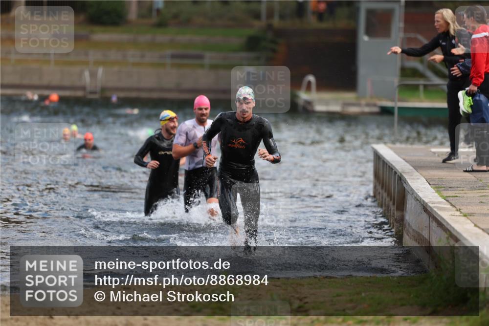 14.09.2025 - Stadtparktriathlon Michael Strokosch http://msf.ph/oto/8868984 14.09.2025 10:49:45 Schwimmen 825, 842, 865 meine-sportfotos.de