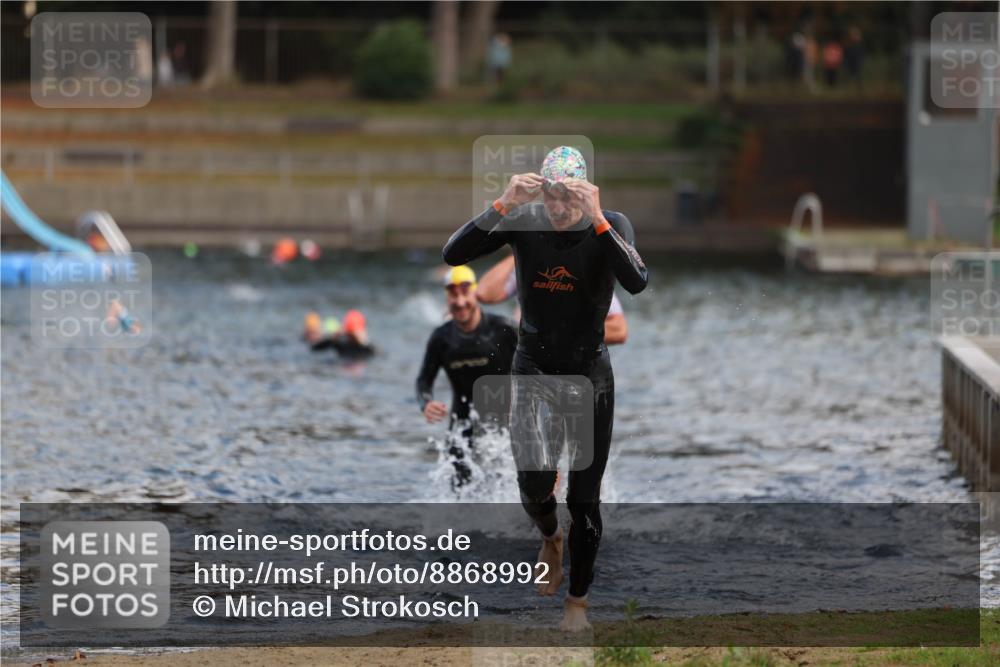 14.09.2025 - Stadtparktriathlon Michael Strokosch http://msf.ph/oto/8868992 14.09.2025 10:49:46 Schwimmen 825, 842, 865 meine-sportfotos.de