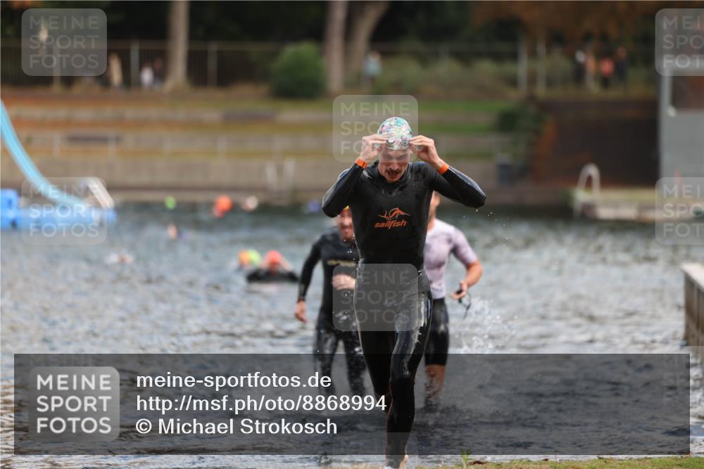 14.09.2025 - Stadtparktriathlon Michael Strokosch http://msf.ph/oto/8868994 14.09.2025 10:49:47 Schwimmen 825, 842, 865 meine-sportfotos.de