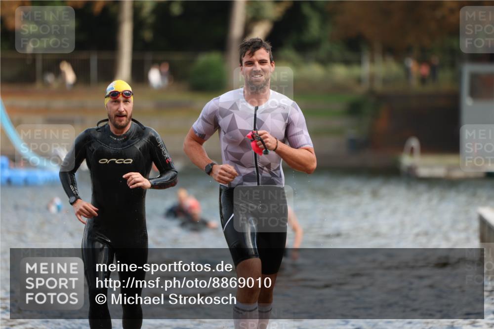 14.09.2025 - Stadtparktriathlon Michael Strokosch http://msf.ph/oto/8869010 14.09.2025 10:49:51 Schwimmen 825, 842, 865, 875 meine-sportfotos.de