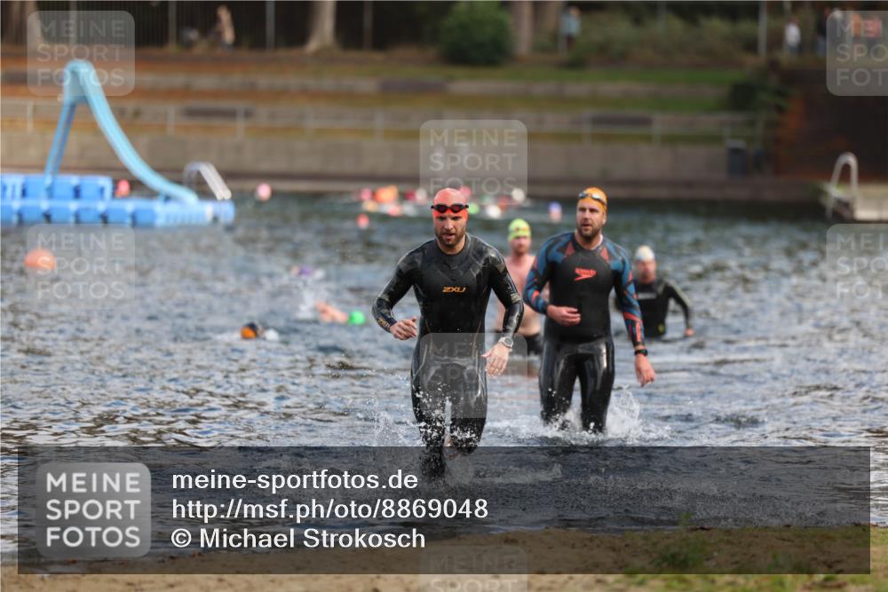 14.09.2025 - Stadtparktriathlon Michael Strokosch http://msf.ph/oto/8869048 14.09.2025 10:50:10 Schwimmen 831, 909 meine-sportfotos.de