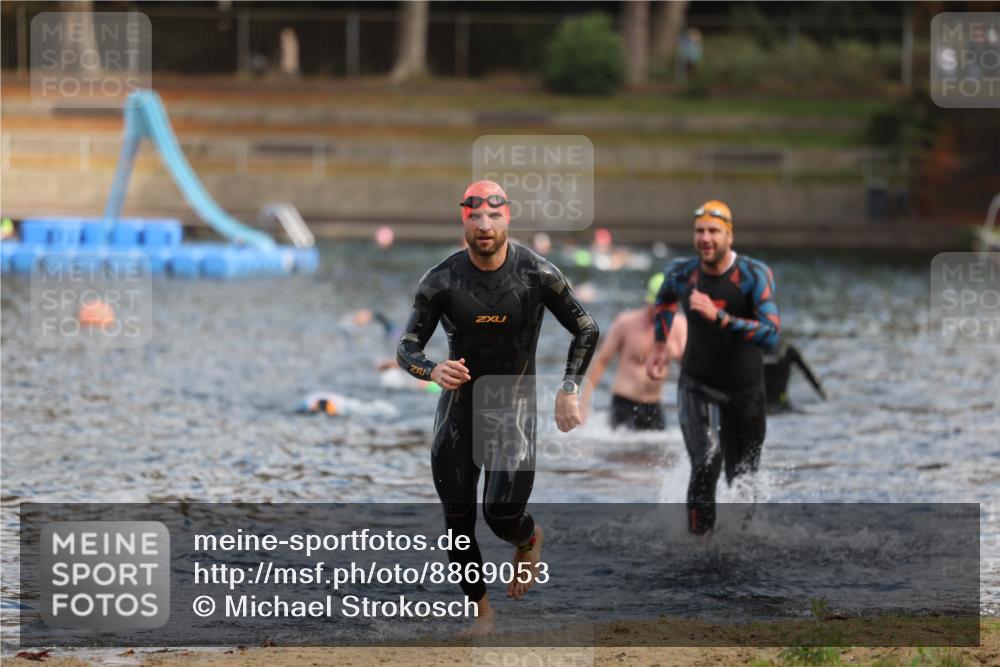 14.09.2025 - Stadtparktriathlon Michael Strokosch http://msf.ph/oto/8869053 14.09.2025 10:50:12 Schwimmen 831, 909 meine-sportfotos.de