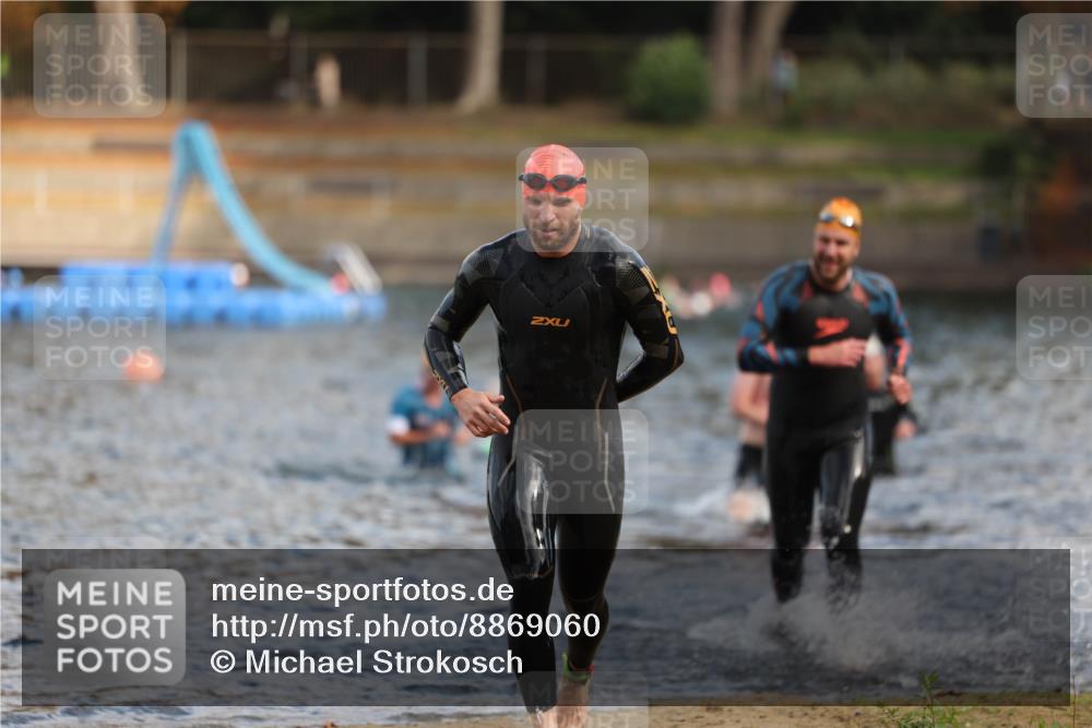 14.09.2025 - Stadtparktriathlon Michael Strokosch http://msf.ph/oto/8869060 14.09.2025 10:50:13 Schwimmen 831, 909 meine-sportfotos.de