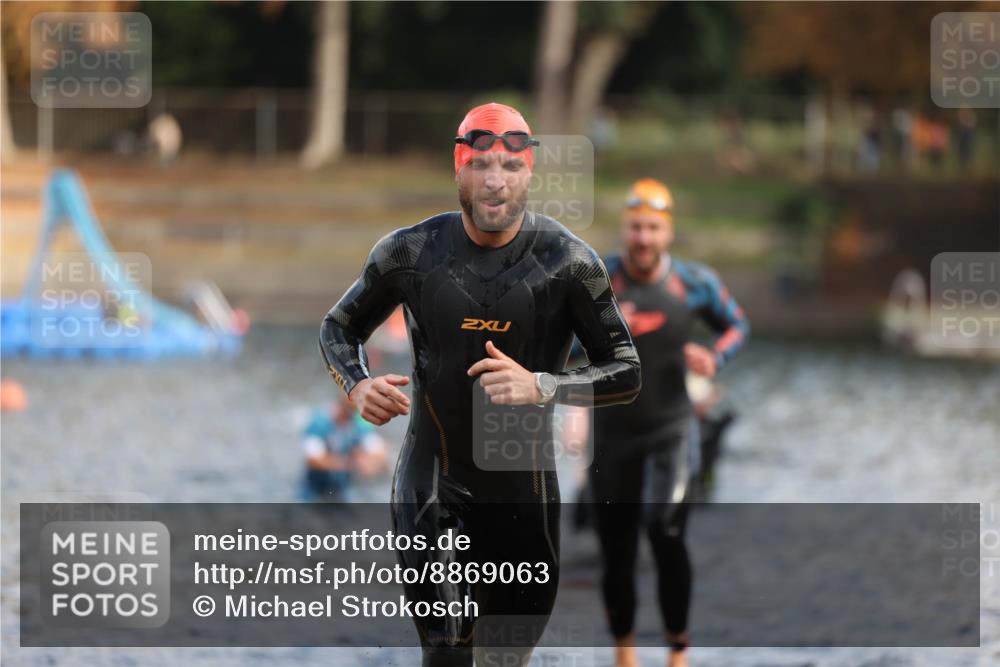 14.09.2025 - Stadtparktriathlon Michael Strokosch http://msf.ph/oto/8869063 14.09.2025 10:50:14 Schwimmen 831, 909 meine-sportfotos.de